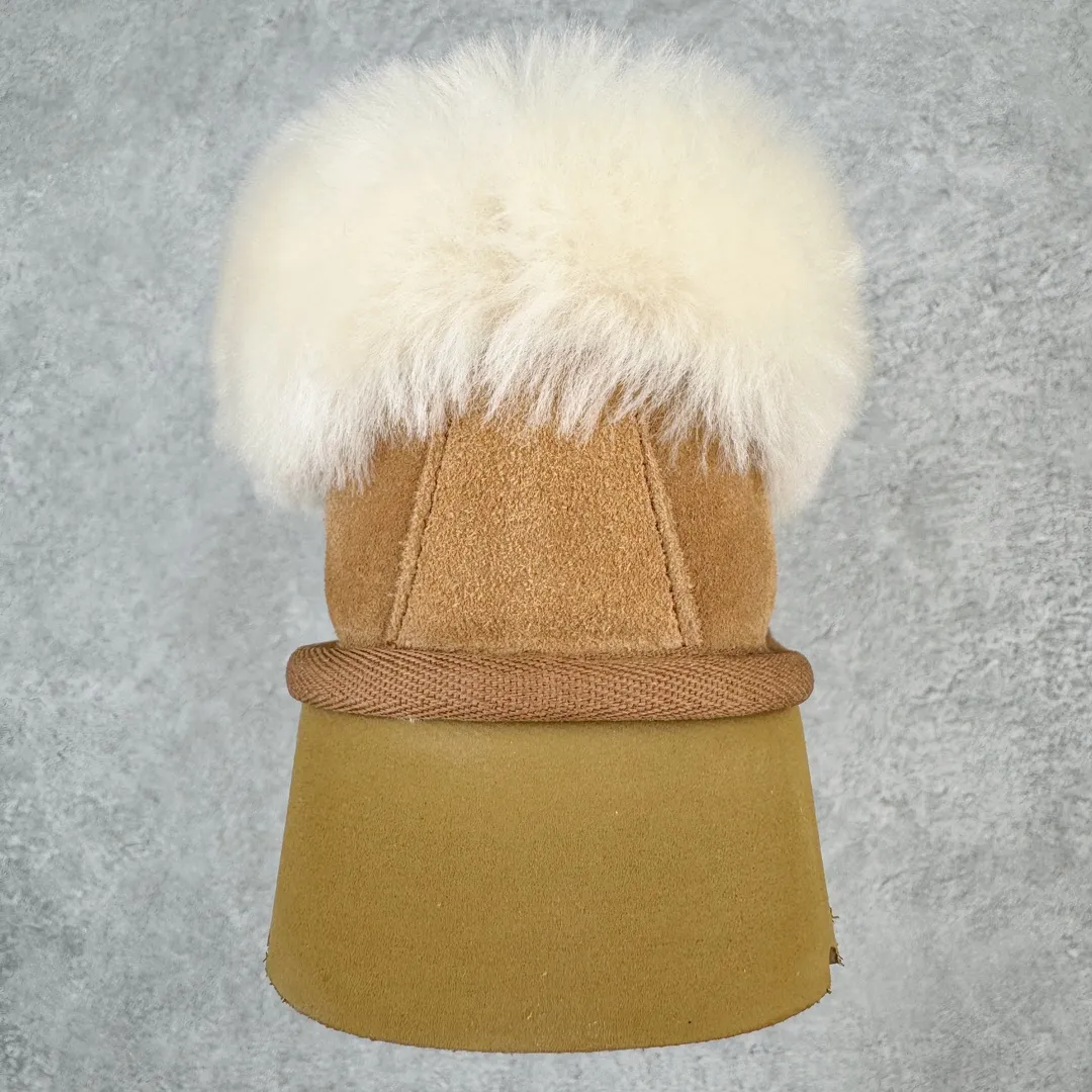 Pick up locally 💰520 UGG 4810H Tatsu special thick-soled autumn and winter sheep fur integrated snow boots. All shoes are made of ZP same factory. Longfeng A-grade Australian imported sheep fur integrated brand OEM production line. Fully follow the ZP process. OEM original pattern maker. Adhering to the principle of no original shoes and no development selection. Pay attention to every detail. The most authentic version on the market TREADLITE "Light Wing" technology outsole Lightweight/durable/flexible/pile size: 35 36 37 38 39 40 Coding: by2936080